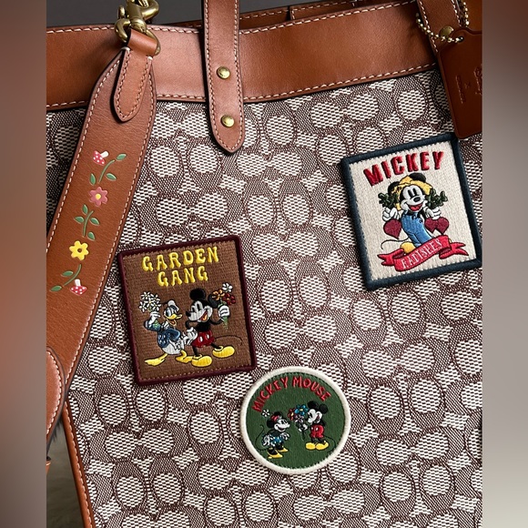 💰SOLD - CG974 - Disney X Coach Field Tote 40 in Signature Textile Jacquard - Picture 3 of 16
